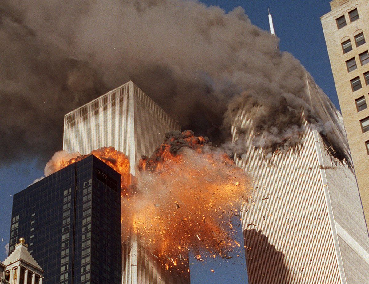 Les attentats du 11 septembre 2001 contre le World Trade Center et le Pentagone marquent le début d’une guerre de 20 ans qui vient de s’achever avec le retrait des troupes américaines d’Afghanistan. New York, 11 septembre 2001.   