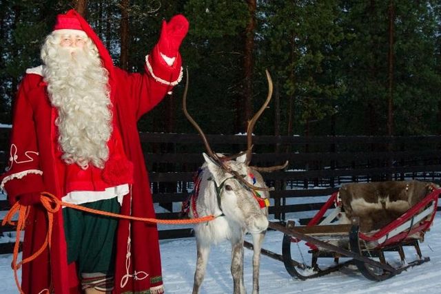 Le père Noël ici à Rovaniemi, ville du cercle polaire en Finlande.