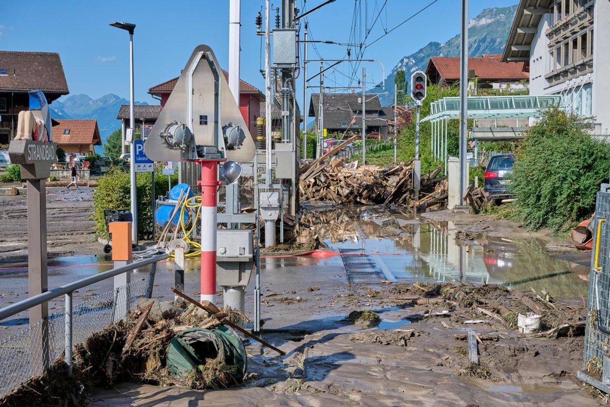The water level was two metres above the track level.