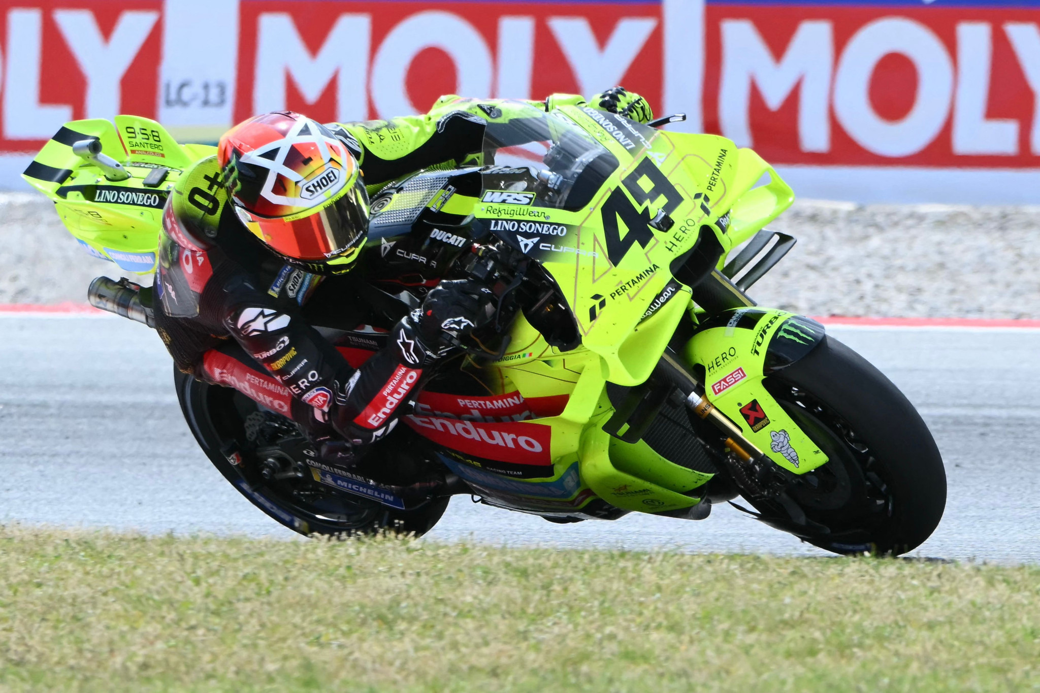 MotoGP en Catalogne: Di Giannantonio s’impose dans un Grand Prix chaotique