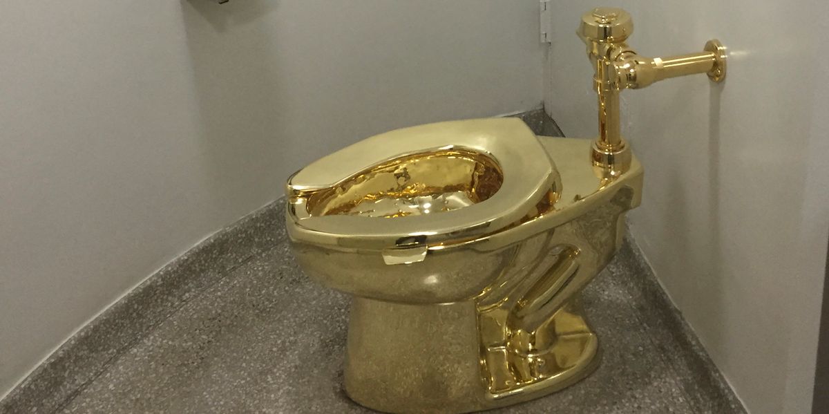 金トイレのオークション：サザビーズがカテランのトイレをオークションに出品中