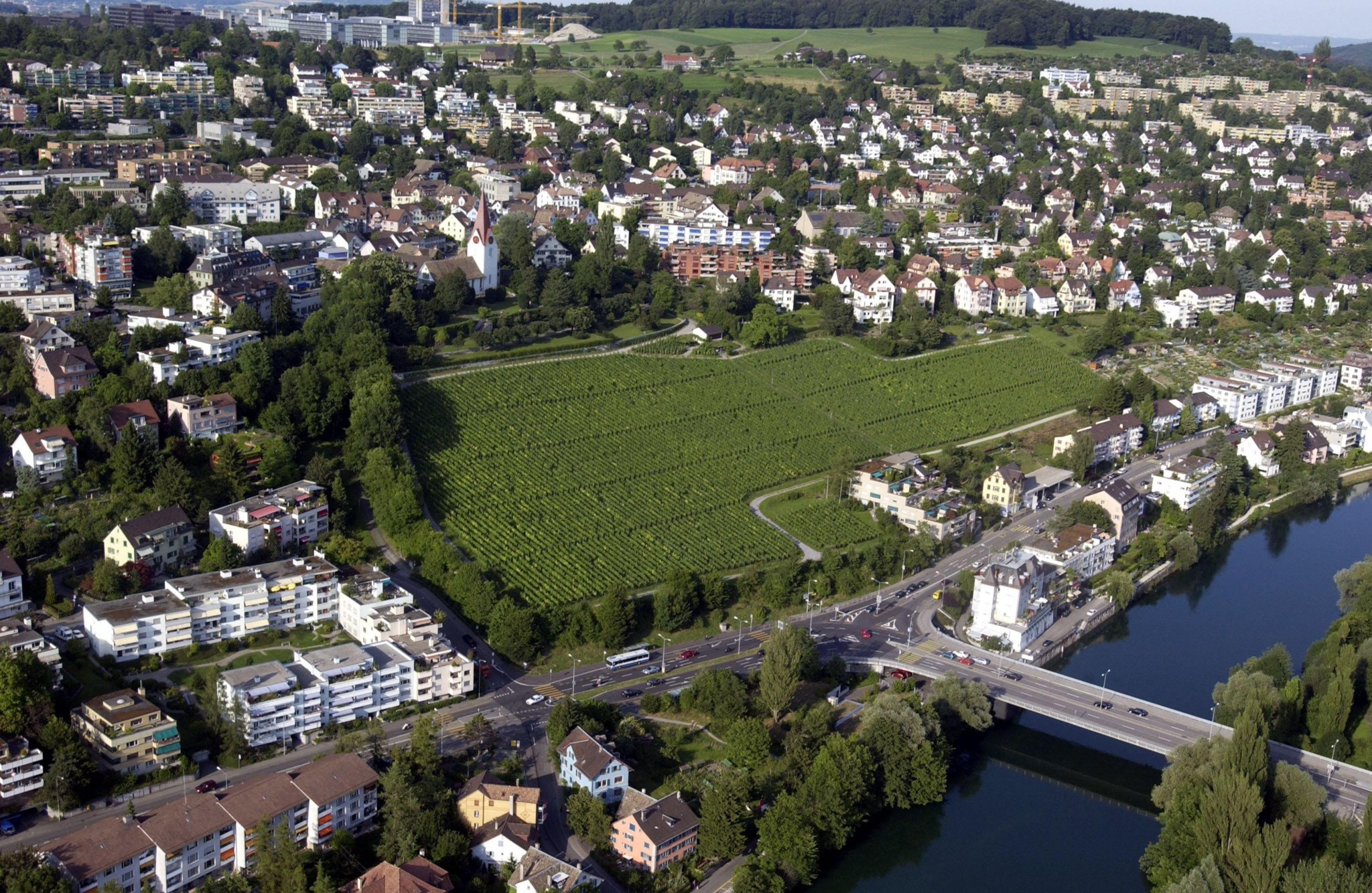 Helikopter-Fotografie der Stadt: Höngger rebberg undEuropabrücke.
Bildtext: Helikopter-Fotografie der Stadt Zuerich
Hoengg,Hoengger Rebberg,Winzerhalde,Europabruecke
