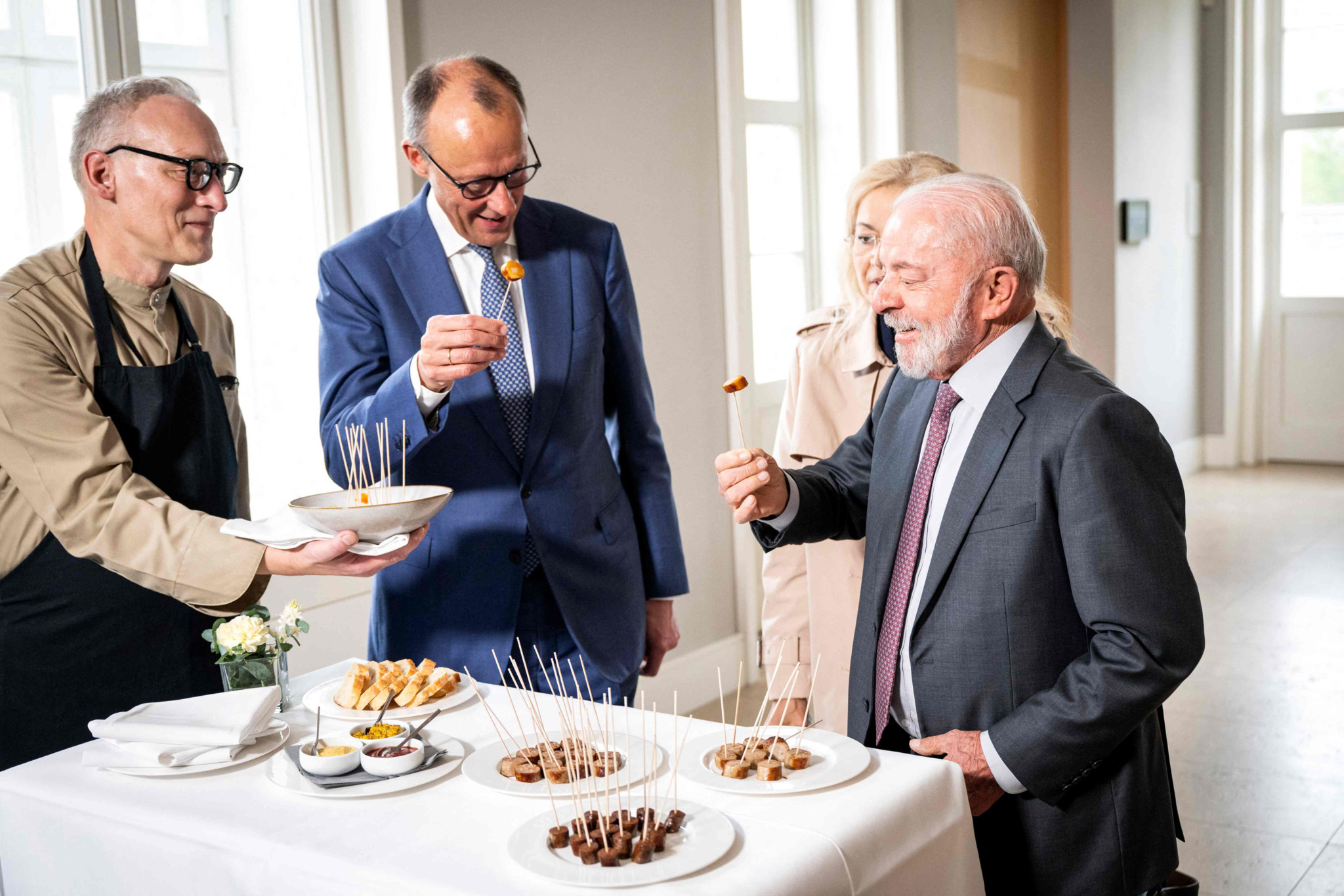 Brasiliens Präsident in Deutschland: Lula bekommt Currywurst serviert – und ist trotzdem enttäuscht