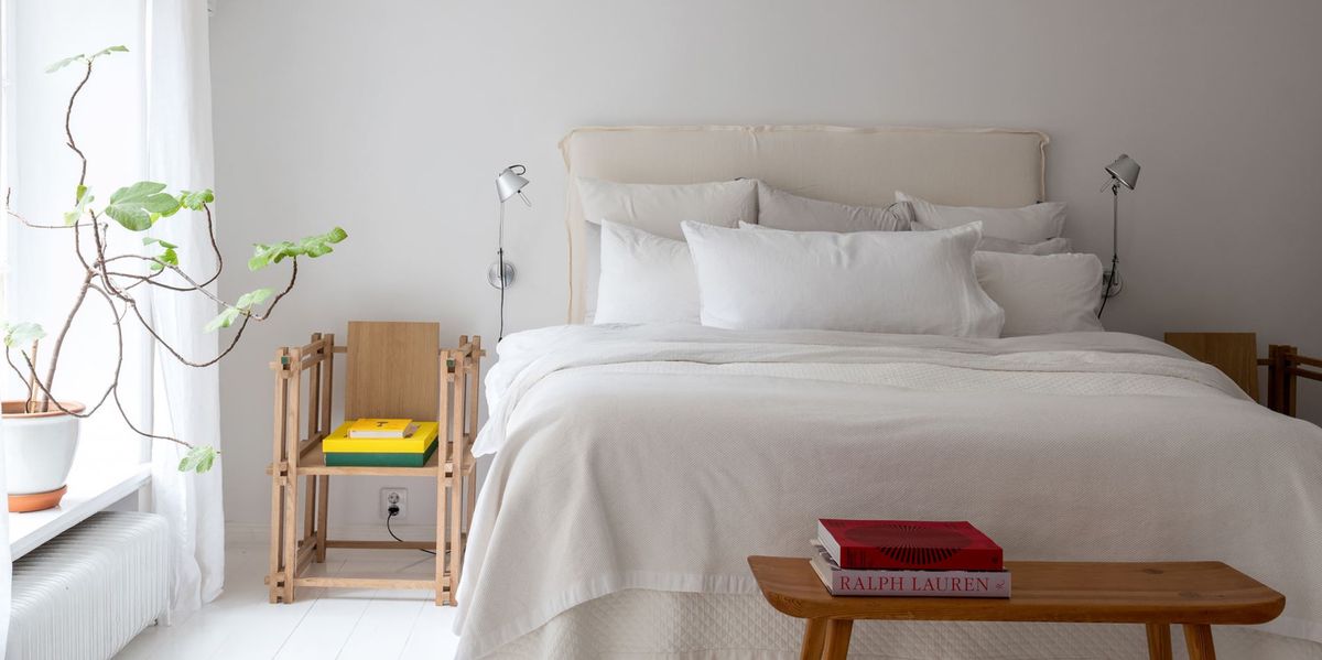 Edles, ruhig gestaltetes Schlafzimmer.