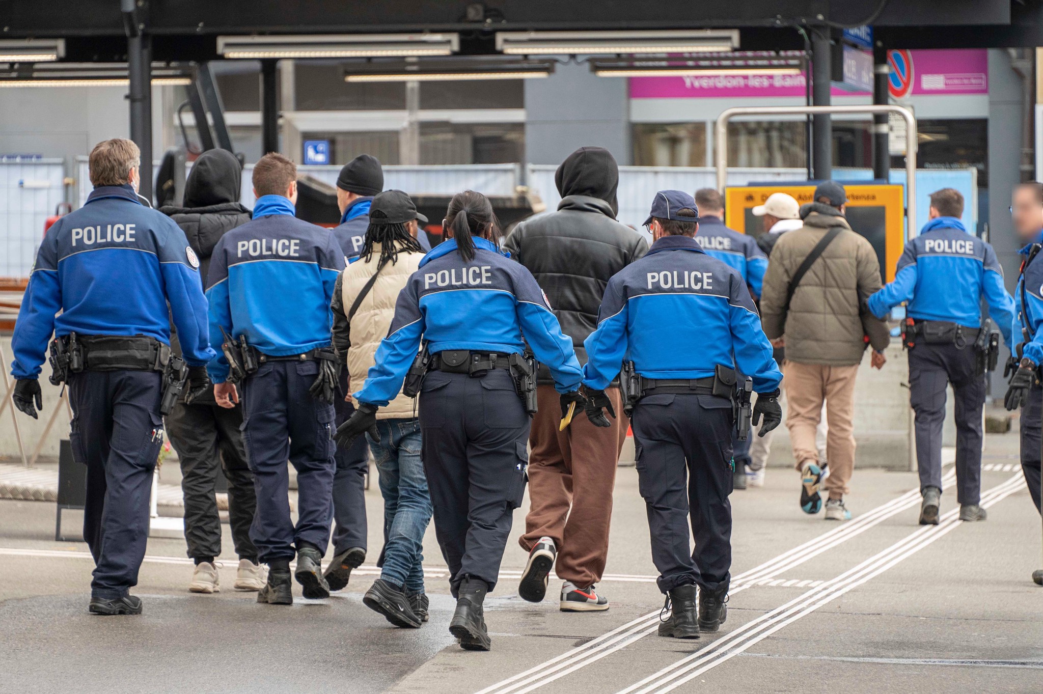 Deal De Rue Opération coup de poing: La police marque le terrain face au deal de ...