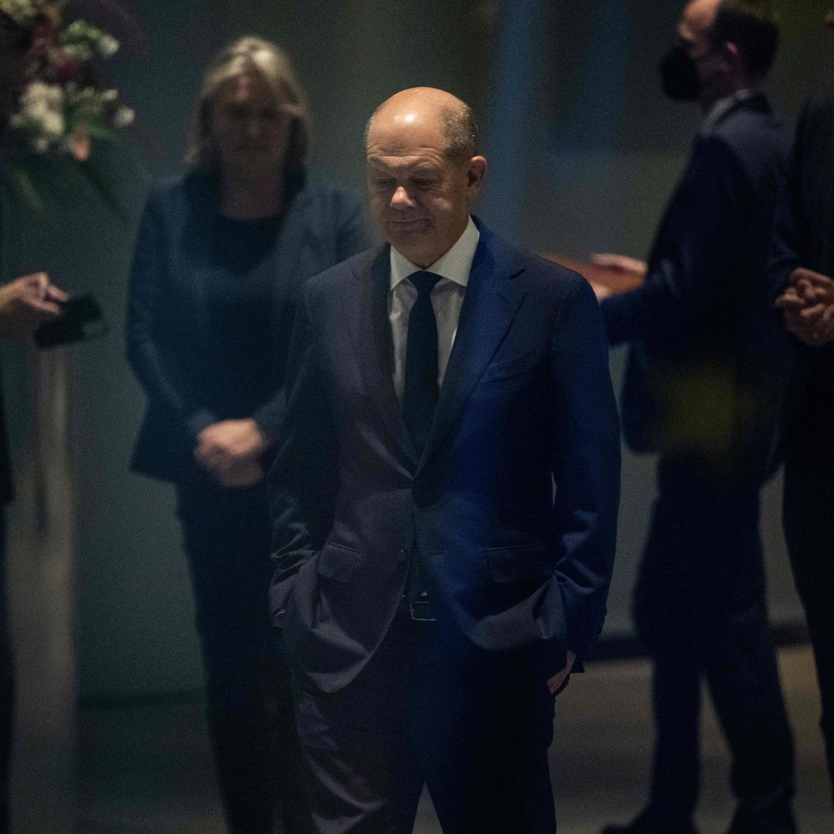 Le chancelier allemand Olaf Scholz attend l’arrivée du président roumain à la chancellerie de Berlin, le 15 novembre 2024.
