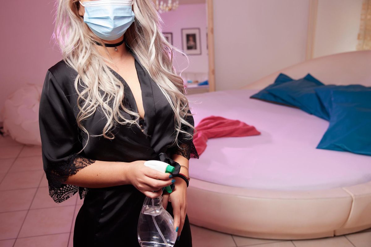 Le milieu de la prostitution a dû s’adapter au contexte sanitaire particulier. Image prise au Venusia, à l’automne 2020.