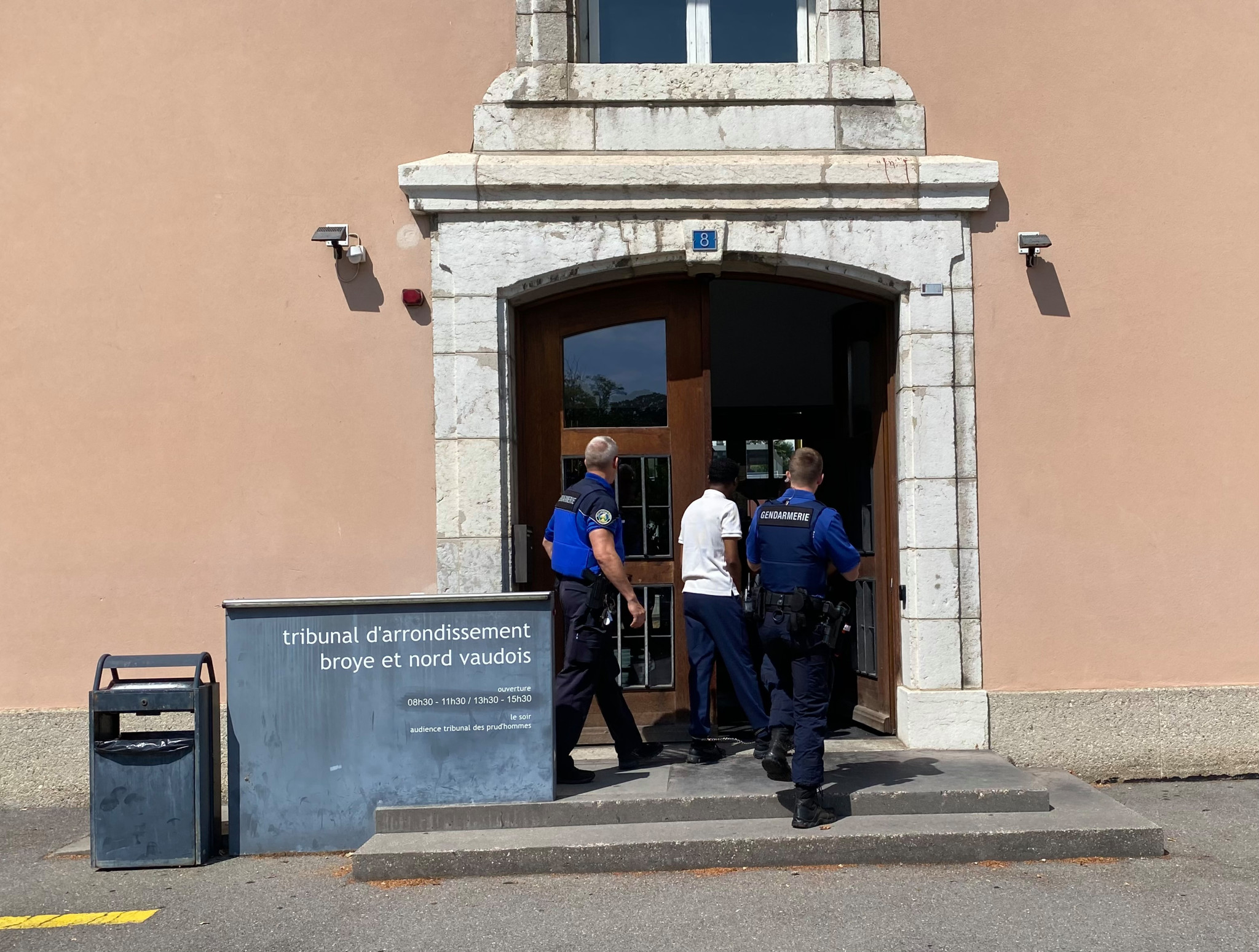 Procès à Yverdon-les-Bains: Ivre au volant, un jeune détenu en cavale tue un père de famille