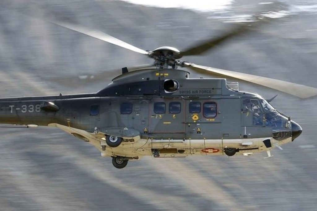 Les vaches d'alpage abreuvées par hélicoptère