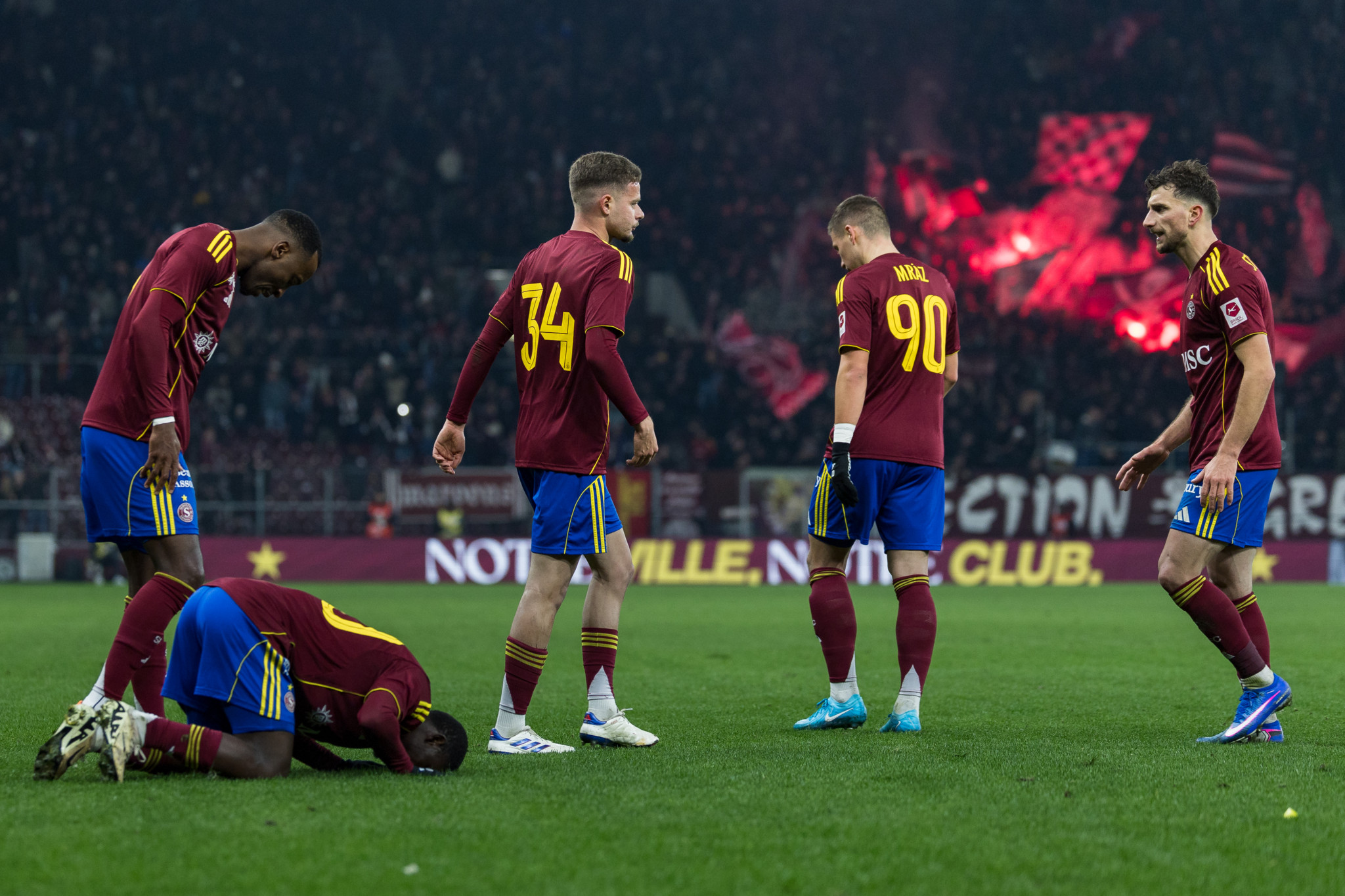 SERVETTE FC GENEVE SFC FANION WIMPEL 80ER (Gebraucht) in Luzern für CHF