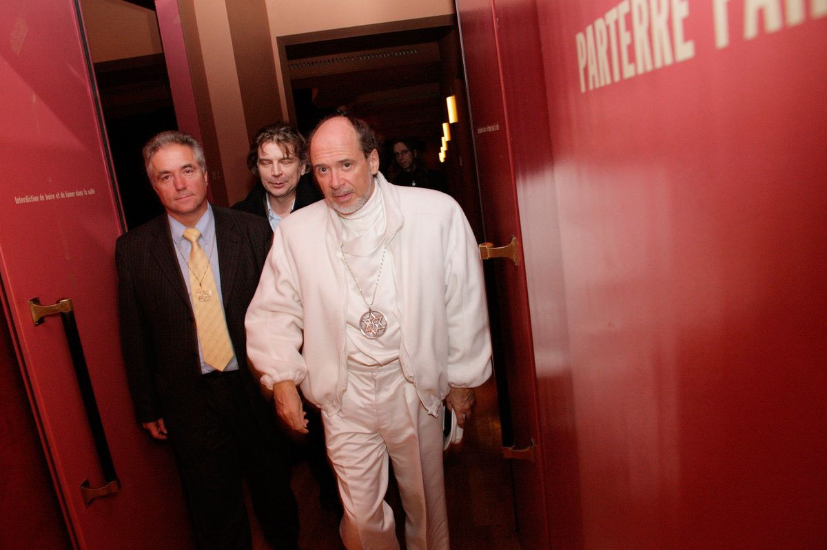 Lausanne, le 26 octobre 2006, Salle Métropole, le spectacle de l'humoriste Dieudonné, Dépôt de Bilan, ici Raël et quelques membres de sa secte sortant de la salle de spectacle. ©Mathieu Rod