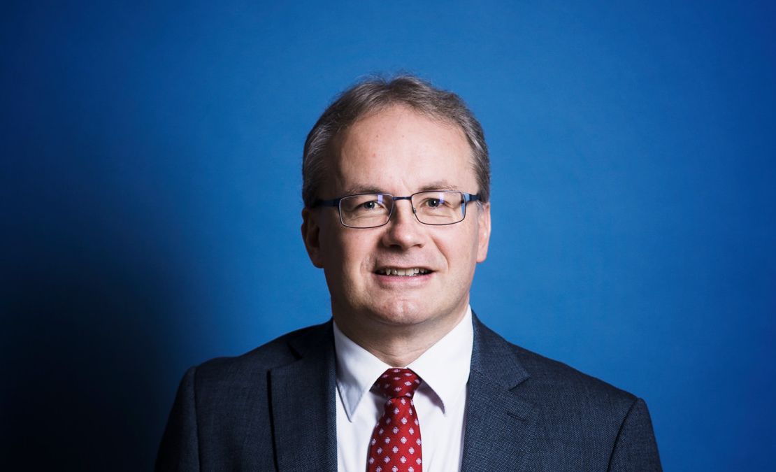 Hanspeter HUGENTOBLER, Partei: EVP, Politischer Ort: Pfäffikon.
Serie der Antretenden Kantonsräte.
Portraitserie blauer Hintergrund für RR Regierungsrat Zürich Wahlen 2019.
(Bild: Goran Basic / NZZ)