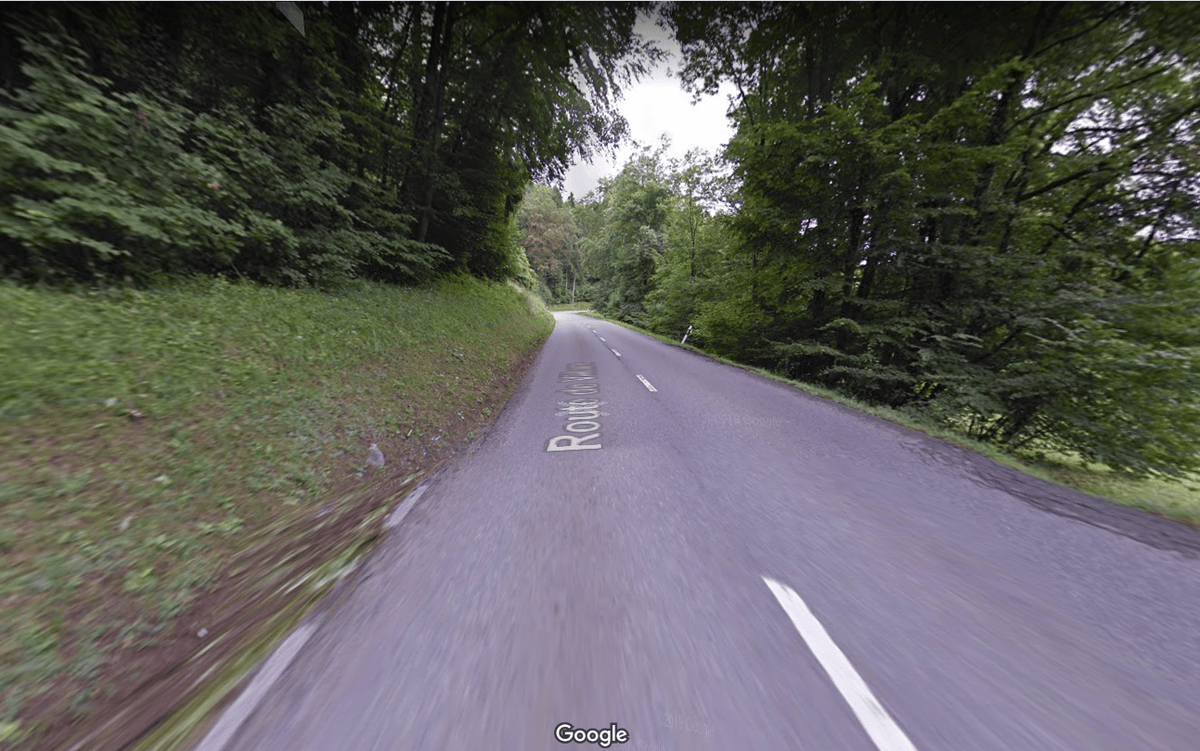 Malgré l’intervention rapide des secours, le conducteur est décédé sur place sur la route de Villars, à Ollon.