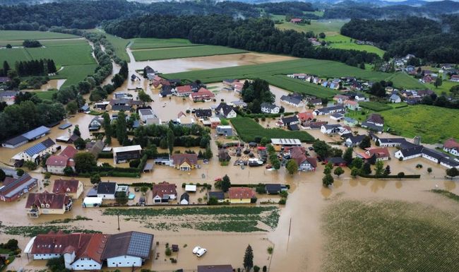 Wegen starker Regenfälle kam es im Süden Österreichs und in Slowenien zu Überschwemmungen. Drohnenaufnahmen zeigen das Ausmass der Überschwemmungen in Heimschuh in der Steiermark. 