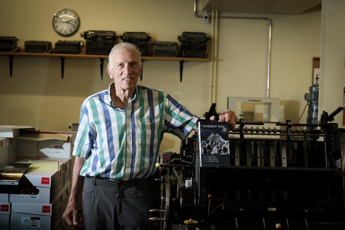 le 16 mai 2022. Carouge, imprimerie des Bergues. Belle rencontre avec  Pierre Chevalier  qui a écrit un livre "Everest 1952". Photo: LAURENT GUIRAUD