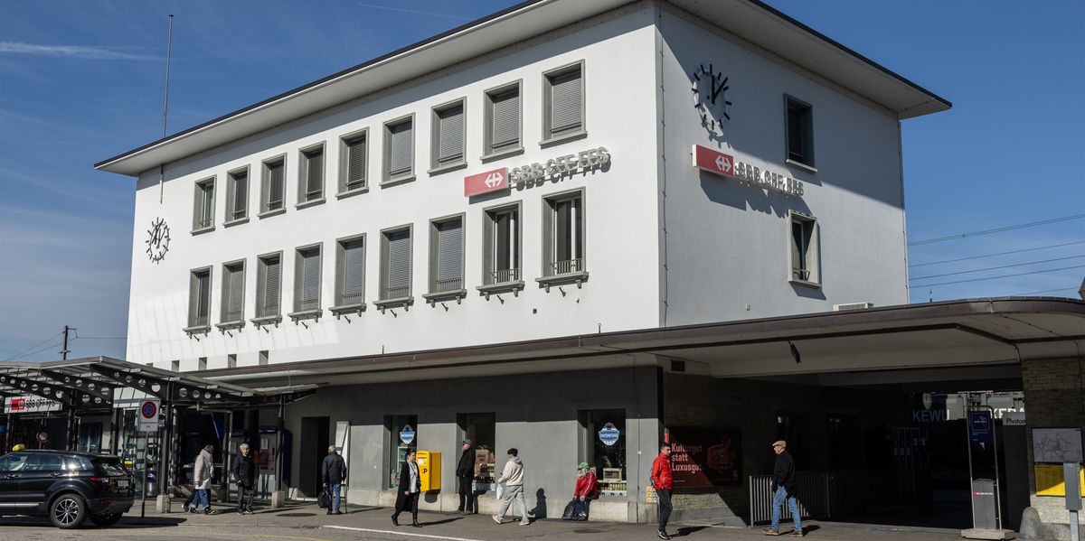 Grossbrand-im-Kanton-Bern-Der-Bahnhof-von-Burgdorf-brennt-lichterloh