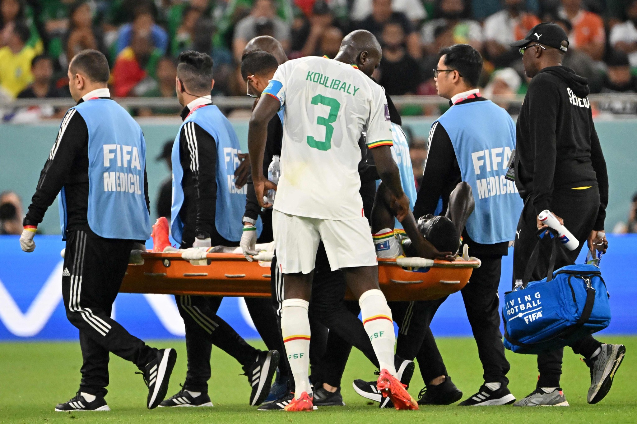Cheikhou Kouyate est sorti sur blessure.