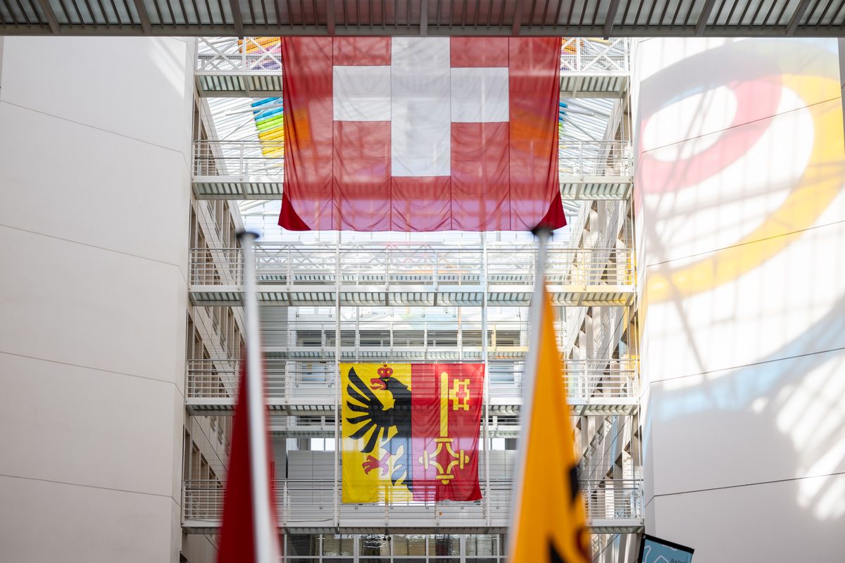 Genève, le 22 octobre 2023. Election des représentantes et représentants genevois au Conseil national et le premier tour de celle du Conseil des Etats. Ici dans le hall de Numail. Photo Pierre ALbouy/Tribune de Genève