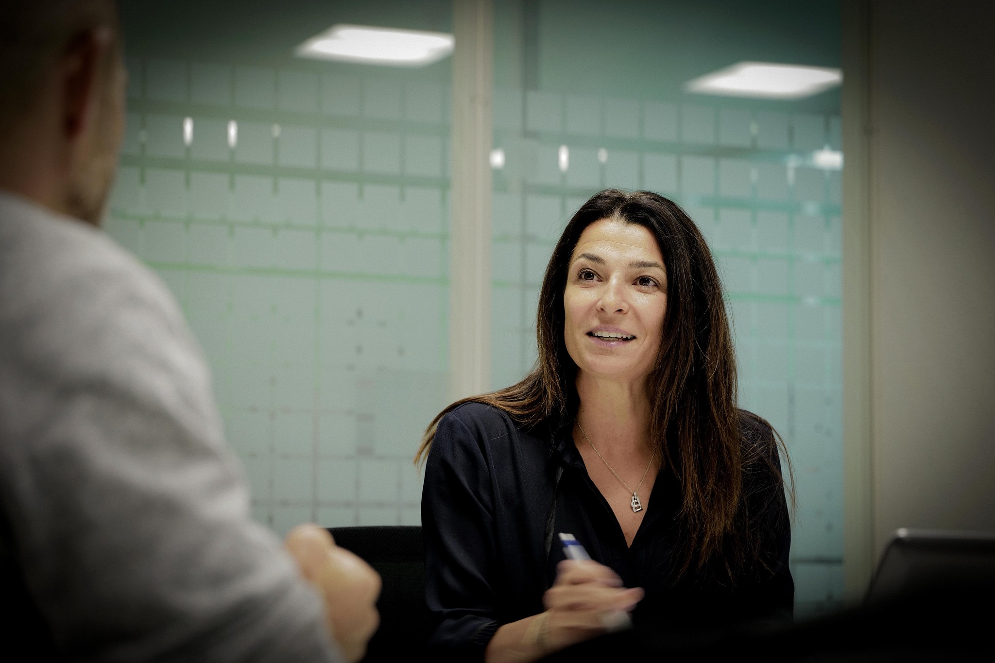 Isabelle Vuillemin, directrice du Service enseignement et évaluation, explique les enjeux d’EP 21, introduit cette rentrée à l’école primaire.