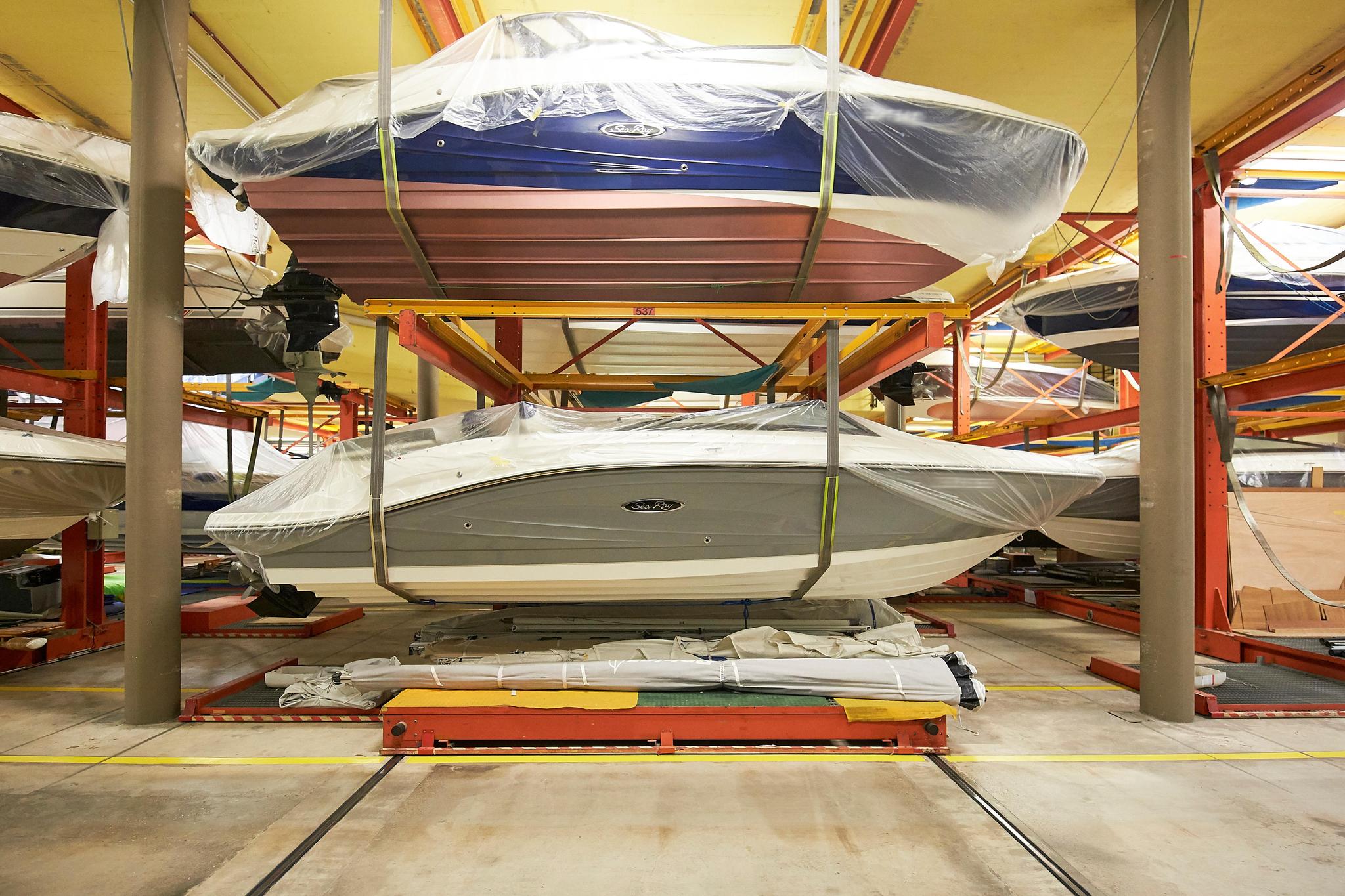 160 Boote befinden sich in der Yachtwerft Portier in Meilen. 