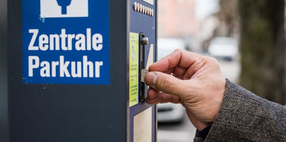 Kolumne-Dani-von-Wattenwyl-Warum-tut-man-so-als-g-be-es-bald-keine-Autos-mehr-in-der-Stadt-