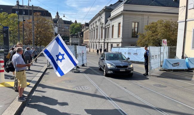 Sperrzone Stadtcasino: Hier wurde vor 125 Jahren die Gründung Israels in die Wege geleitet. Am Montag wurde dies im Beisein des israelischen Staatspräsidenten Isaac Herzog gefeiert.
