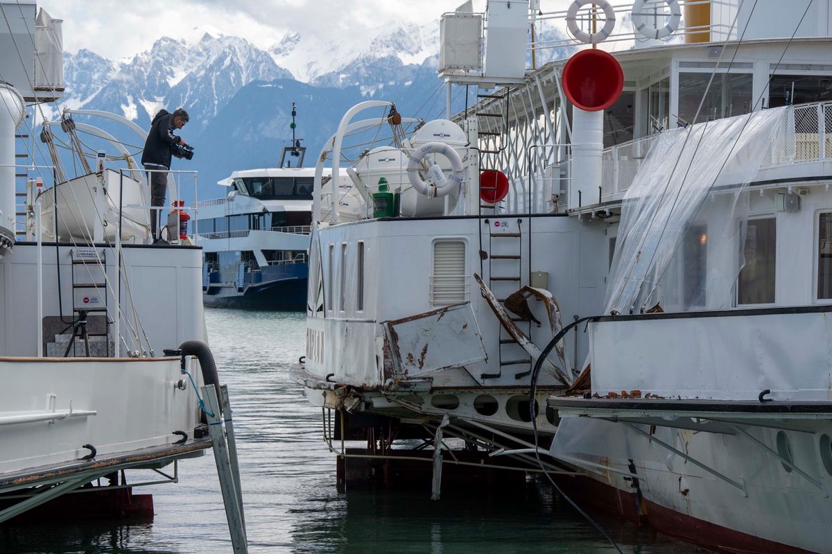 2 avril 2024  Lausanne   Bassin de la CGN   Tour des dégâts du Simplon  suite à la panne de ses machines vapeur qui l'a obligé a être remorqué au port de Cully le 31 mars où une tempête l'a beaucoup endommagé      photo:  Patrick Martin / 24Heures 