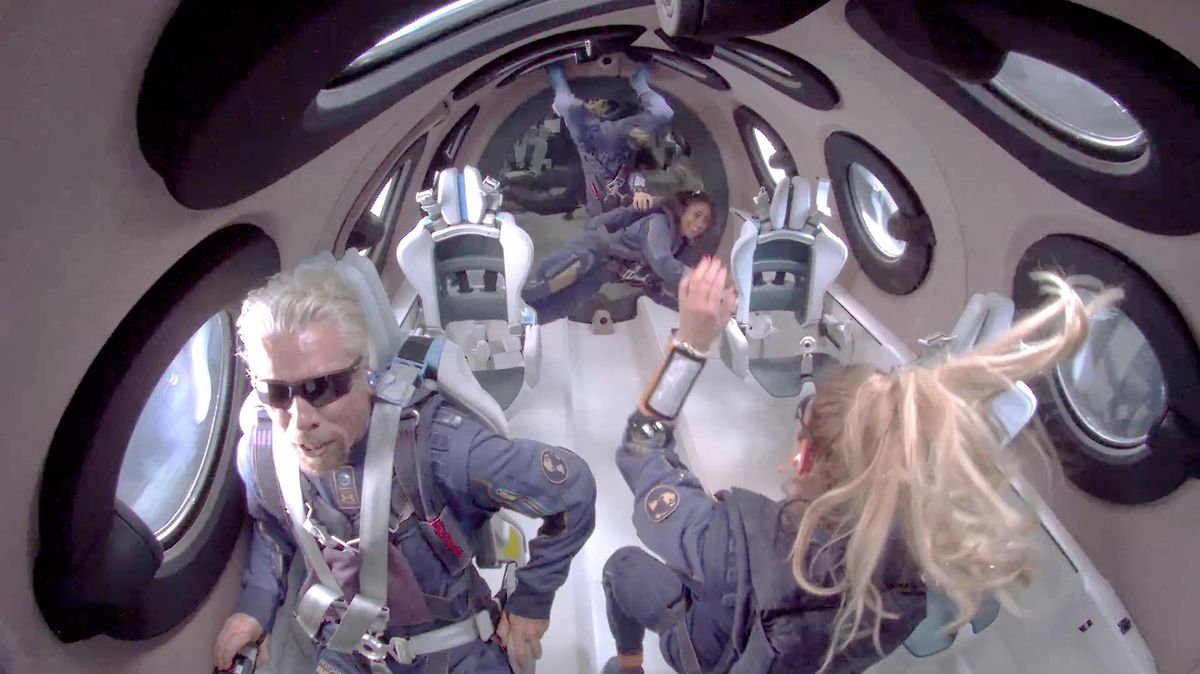 Dimanche dernier, Richard Branson, parton de Virgin Galactic, et cinq autres personnes se sont retrouvés brièvement en apesanteur à 90 km d’altitude durant un vol suborbital.  