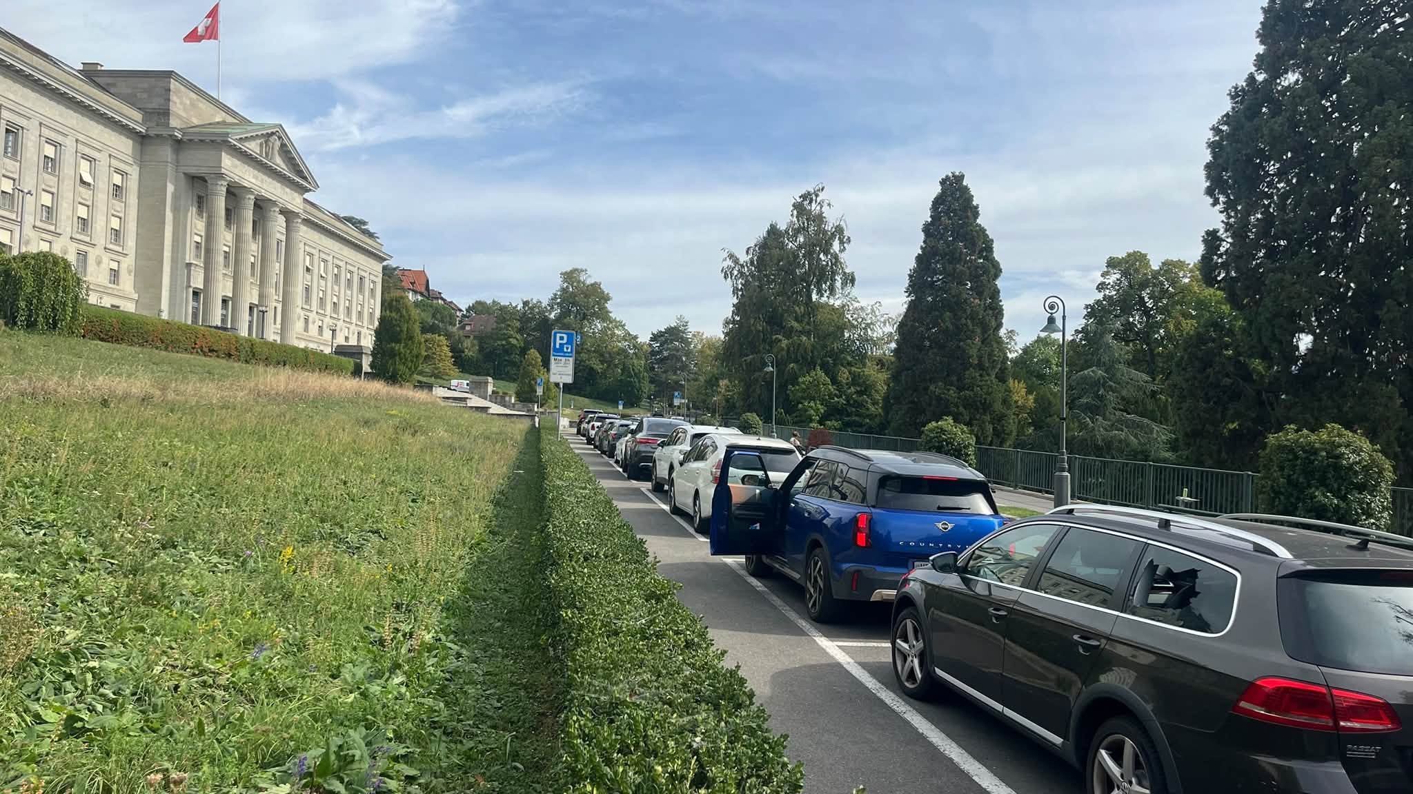 Vandalisme à Lausanne: Une nouvelle série de voitures vandalisées devant le Tribunal fédéral
