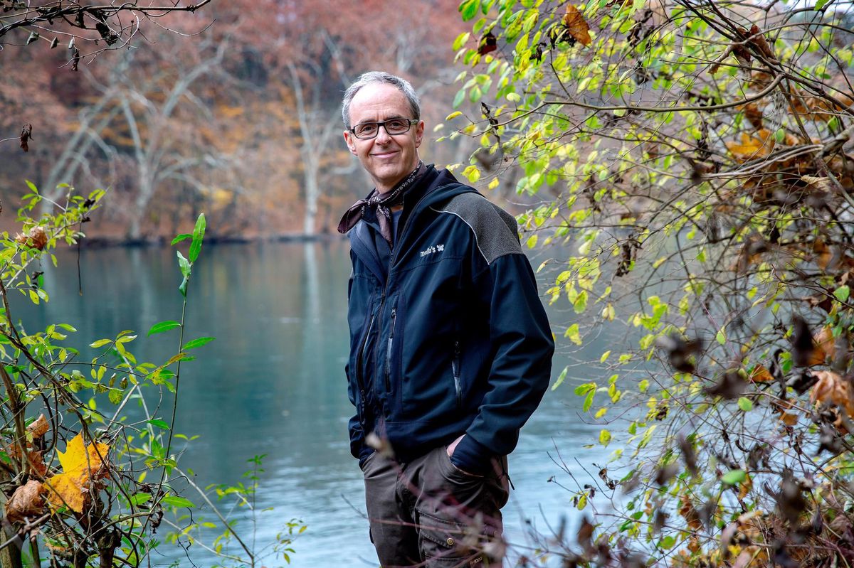 Benoît Genecand, dans un décor qu’il fréquentait très fréquemment: les bords du Rhône à Genève.