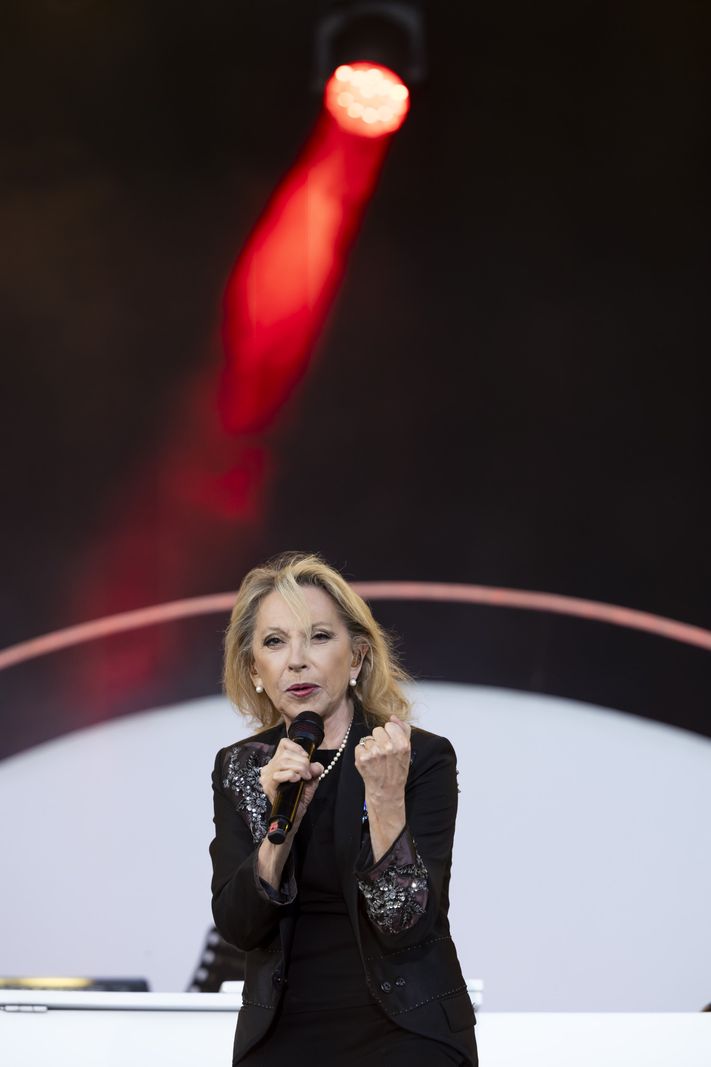 epa11497759 French singer Veronique Sanson performs on the Vega stage during the Paleo Festival in Nyon, Switzerland, 26 July 2024. The Paleo is an open-air music festival running from 23 to 28 July. More than 250,000 visitors are expected during the festival.  EPA/SALVATORE DI NOLFI   EDITORIAL USE ONLY