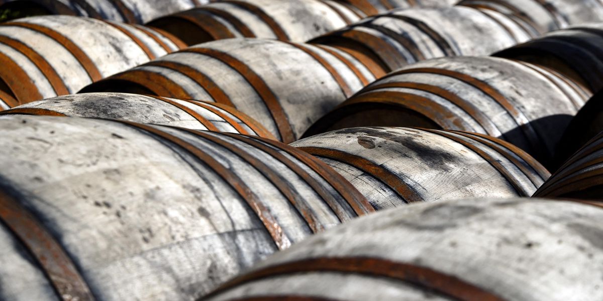 Balsamic vinegar barrels at the Jungfraujoch: Customers are waiting for ...