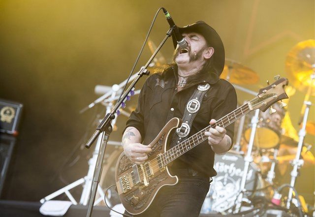 Un spectateur d'un concert du groupe de hard rock Motörhead a développé en 2013 un hématome au cerveau.