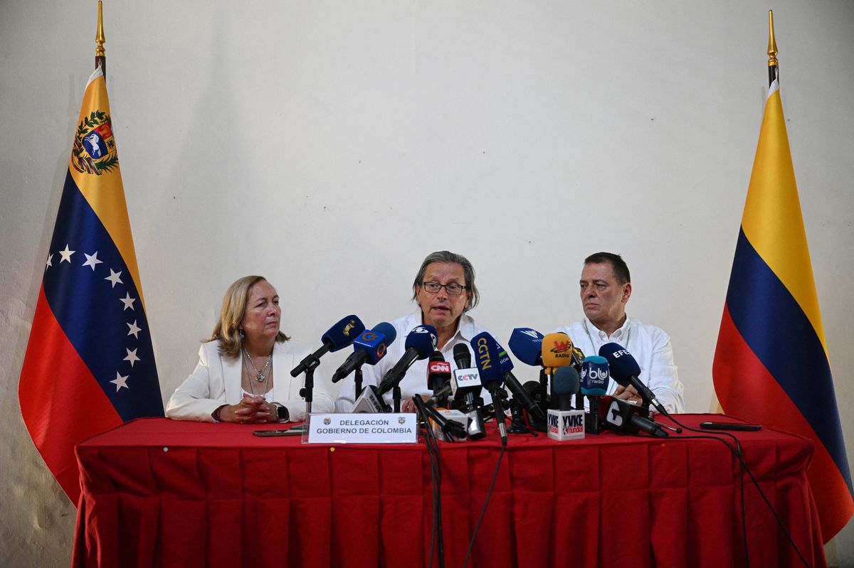 Members of the Colombian government delegation attend a press conference at the start of negotiations with the FARC dissident group Segunda Marquetalia in Caracas, Venezuela, June 23, 2024. 