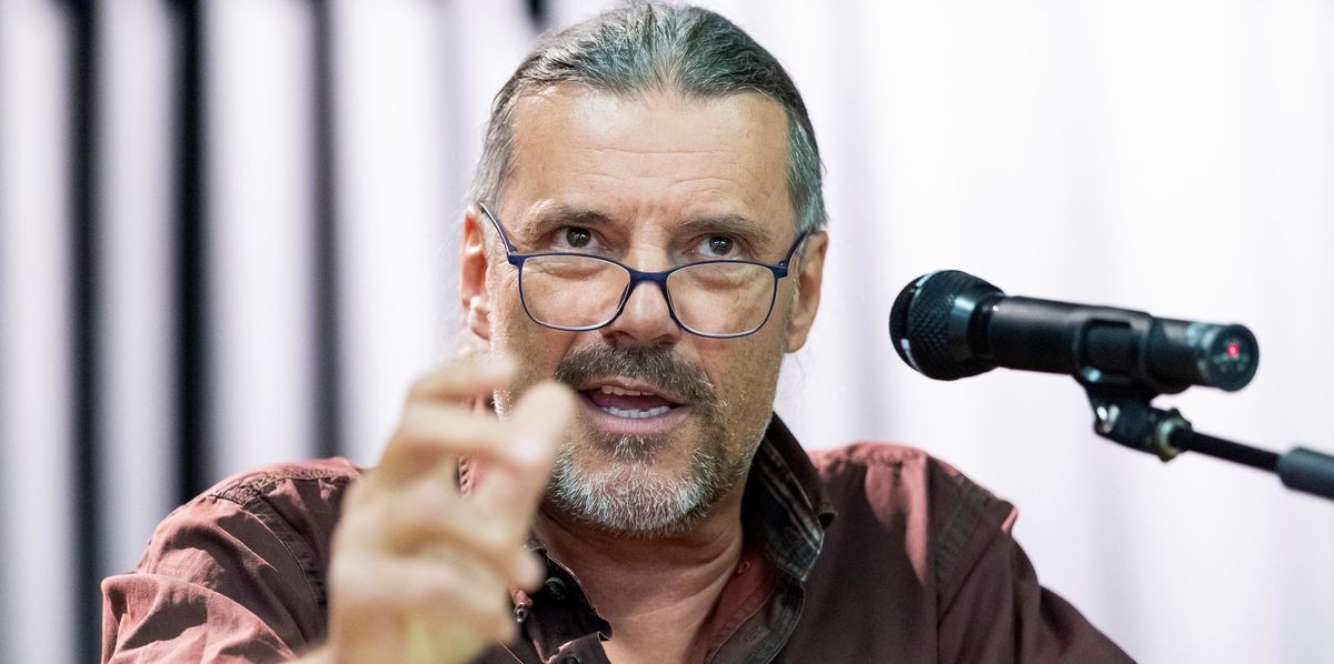 Oskar Freysinger, chef de campagne UDC, s'exprime lors du congrès de nomination à Villars-le-Terroir, mai 2019.