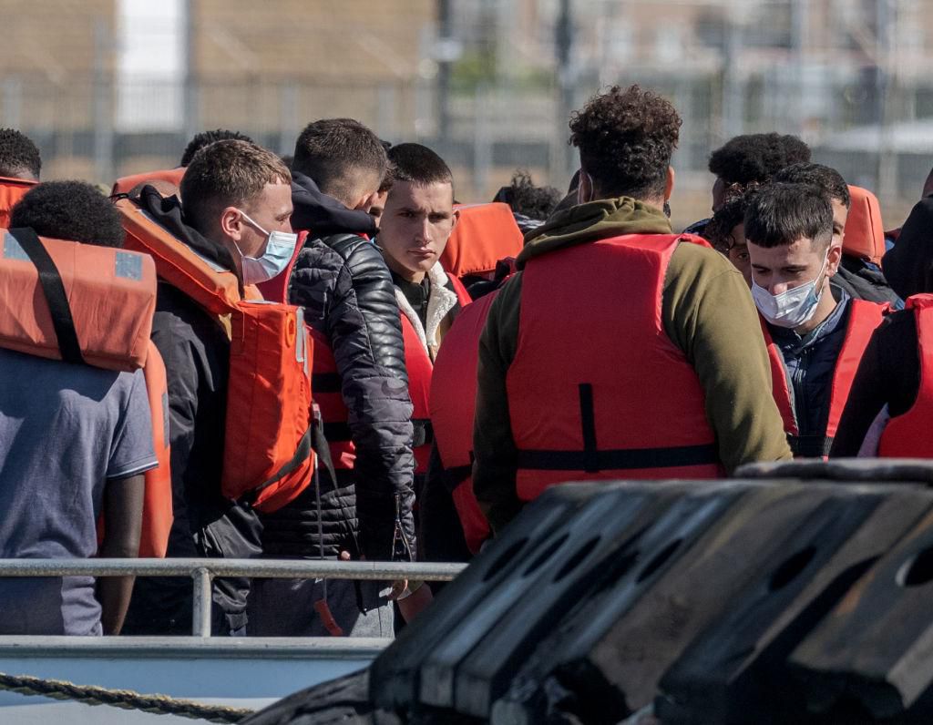 Skandal Britische Behörden Setzen Migranten Fest Die Wahren Gründe Sind Umstritten - wdhwpd6