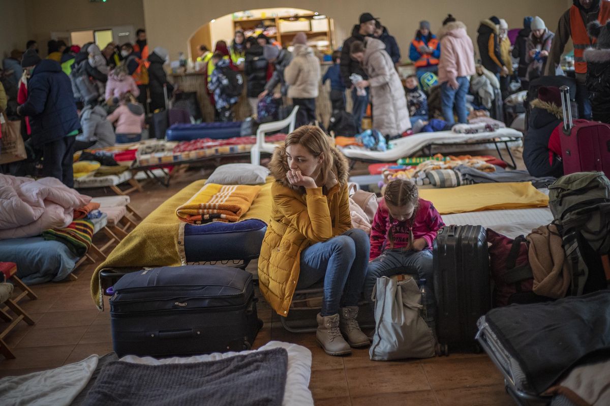 Une femme et sa fille dans un centre d’accueil pour réfugiés ukrainiens à Ubla (Slovaquie), le 1er mars 2022.