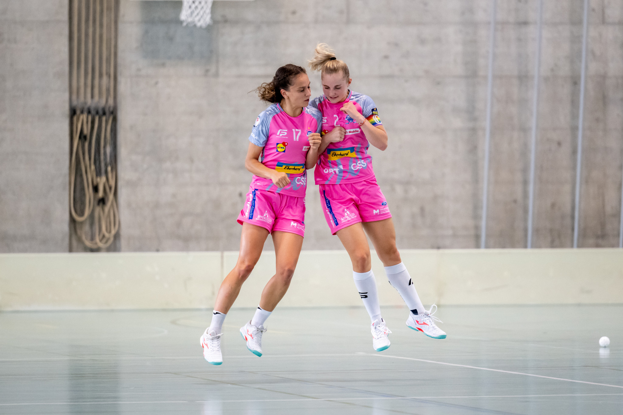 Abheben mit den Jets: Das ist der Plan der beiden Internationalen Nina Metzger (links) und Leonie Wieland auch in dieser Saison.