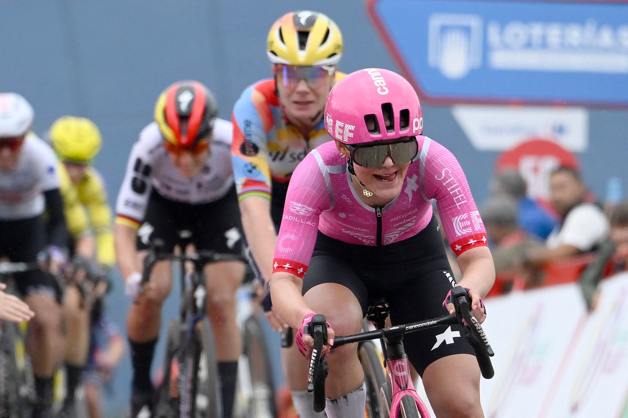 Sprintsieg gegen Kopecky: Rüegg gewinnt den Vuelta-Auftakt