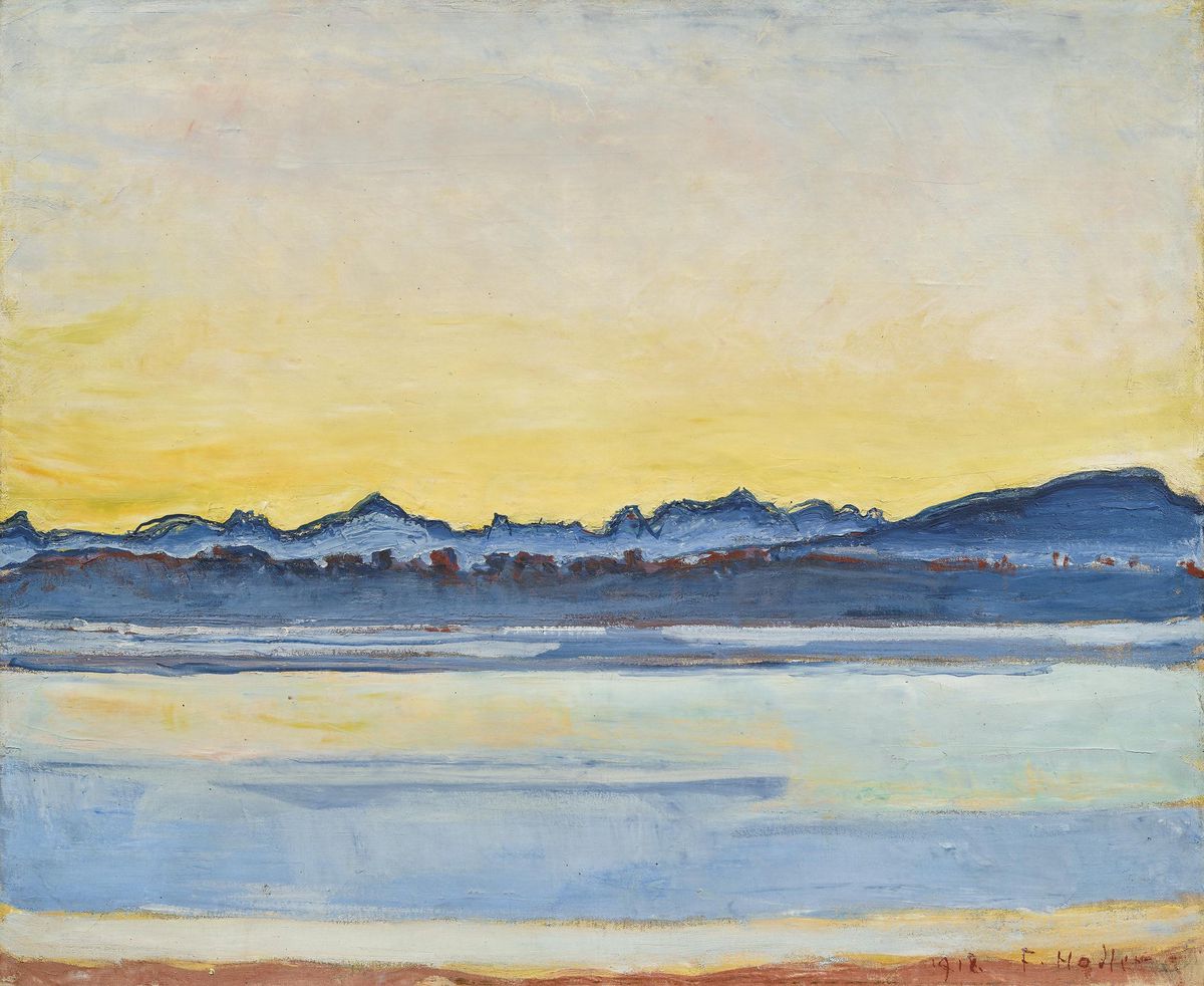 Paysage abstrait avec des tons de bleu et jaune représentant un coucher de soleil, montagnes en arrière-plan.