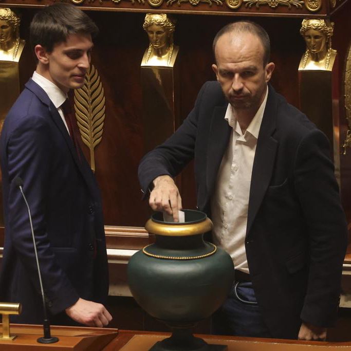 Emmanuel Macron s’adressant à la nation après la démission du premier ministre, le 5 décembre 2024.