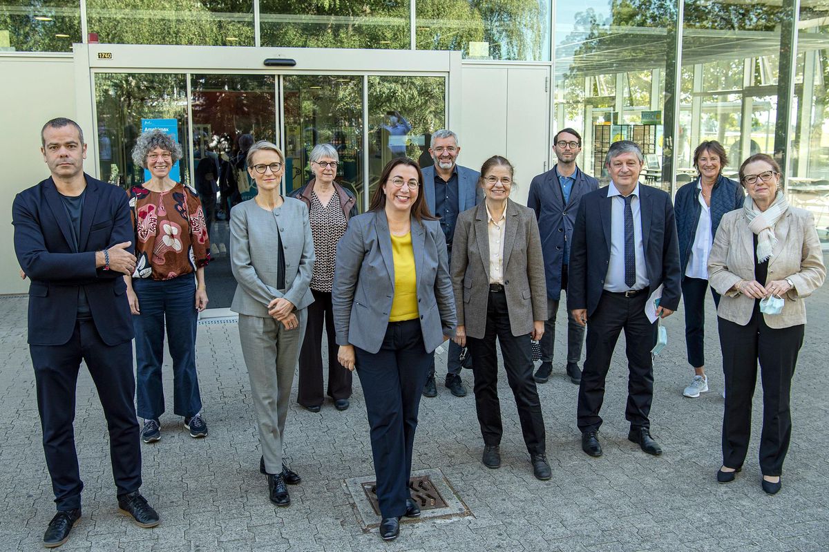 Responsables des hautes écoles vaudoise autour de «leur» ministre, De gauche à droite : Alessandro Pelizzari, (social et santé), Angelika Güsewell, (musique), Inka Moritz (santé), Anne-Claude Allin (santé La Source), Cesla Amarelle, conseillère d’Etat. David-Olivier Jaquet-Chiffelle et  Nouria Hernandez (Université), Davide Fornari, (Ecal), Thierry Dias (HEP), Chantal Ostorero (directrice générale de l’Ensignement supérieur), Catherine Hirsch (Ingénieurs et Gestion). 