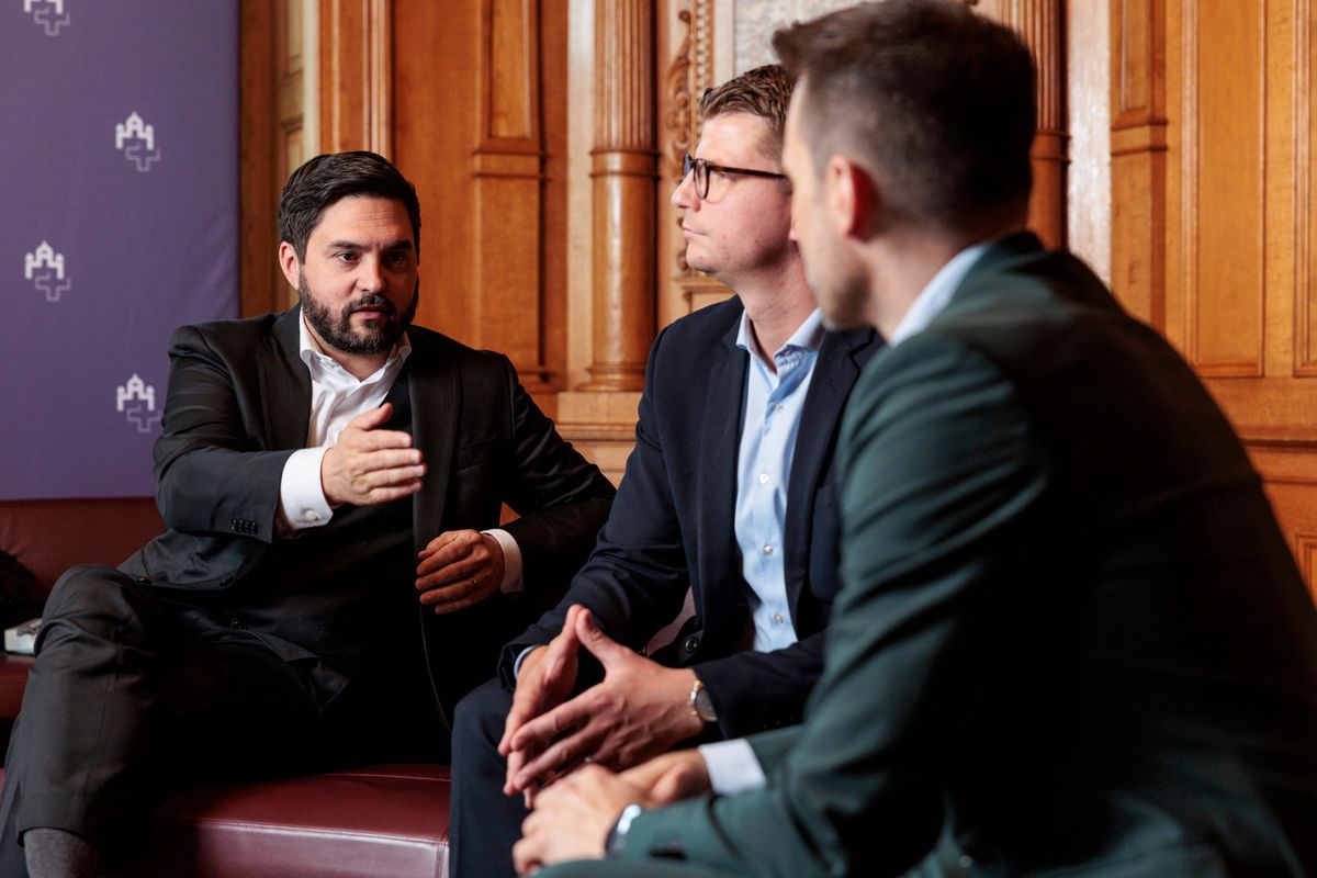 -Apropos-der-t-gliche-Podcast-Toxische-M-nnlichkeit-Wie-sechs-Schweizer-Politiker-gegen-die-Online-Radikalisierung-k-mpfen