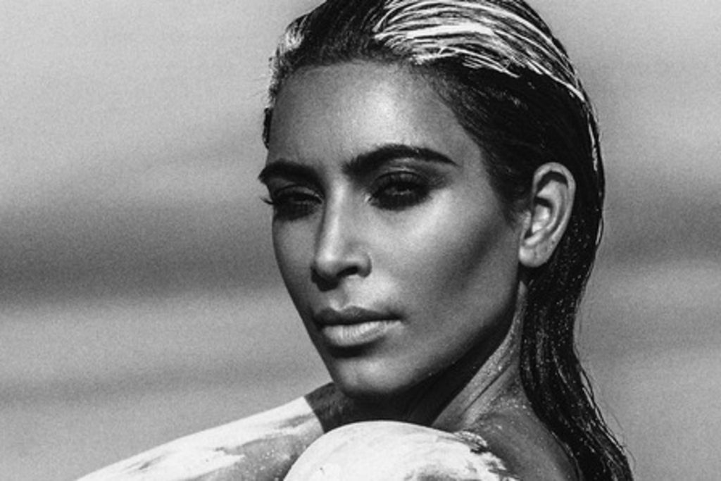 Photo Kim Kardashian, nue dans le désert Le Matin