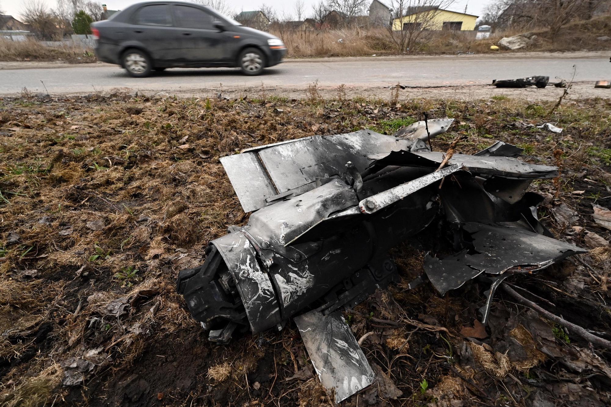 Éclats d’obus après une explosion dans un quartier résidentiel de Kiev. Comme de nombreux habitants de la capitale ukrainienne, Natalia a préféré quitter la ville par crainte des bombardements russes.