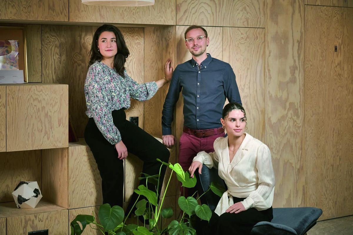 Une partie de l’équipe de l’entreprise Ricochet, Amélie Chiesa, Robin Von Känel et Camille Dupertuis.