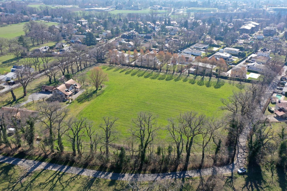 Un projet de construction de 58 appartements est en cours sur ce terrain de 24000 m2 situé chemin de la Blonde. Photo LUCIEN FORTUNATI