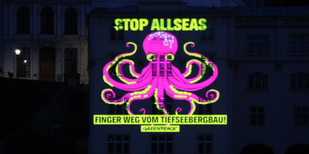 Kundgebung-am-Samstagabend-Greenpeace-protestiert-in-Basel-gegen-Tiefseebergbau