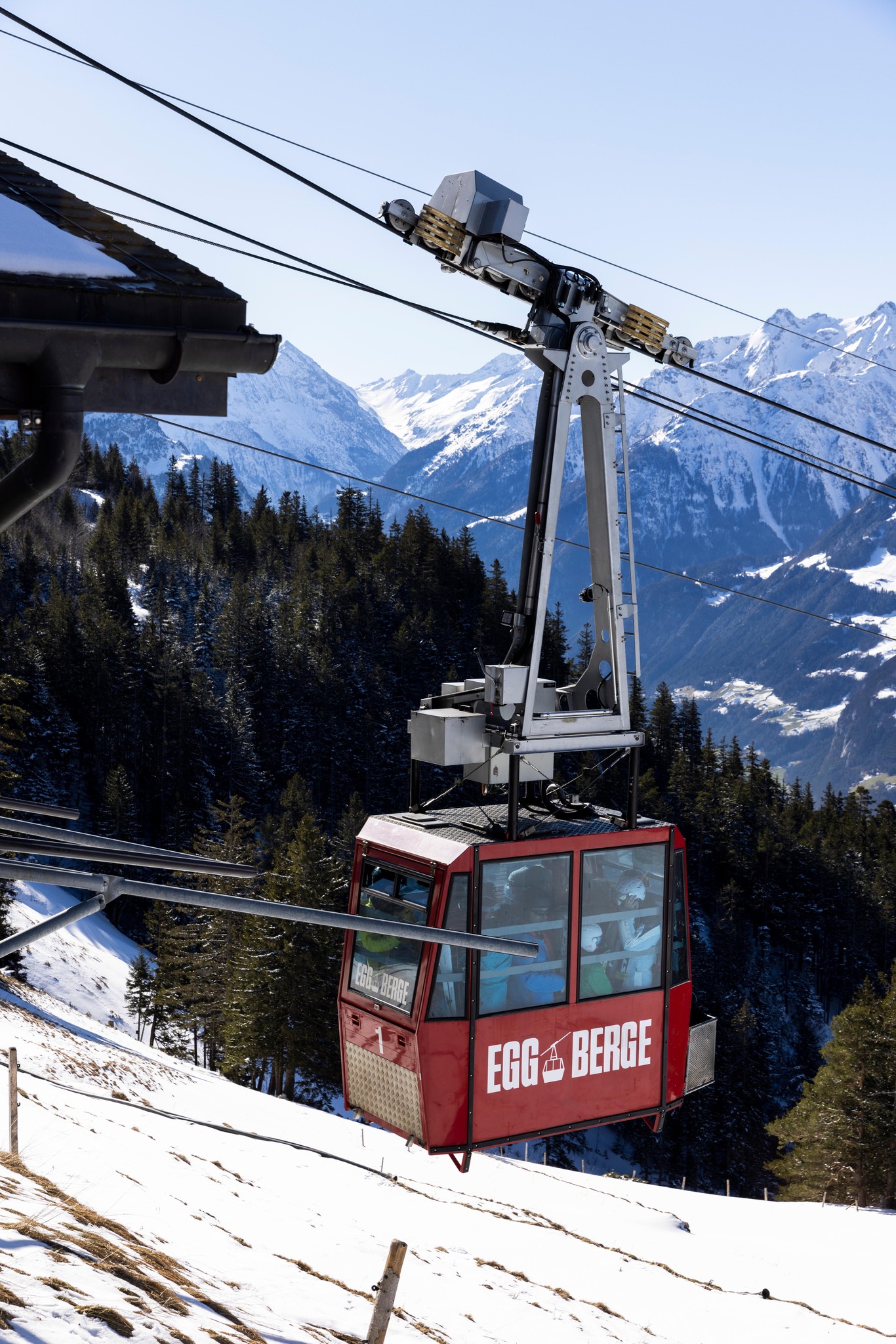 Gäche Fahrt: In 9 Minuten überwindet die Luftseilbahn Flüelen–Eggberge 1050 Meter.