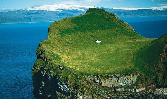 Dieses kleine Haus mitten auf der Insel Elliðaey kennt man als das «einsamste Haus der Welt».